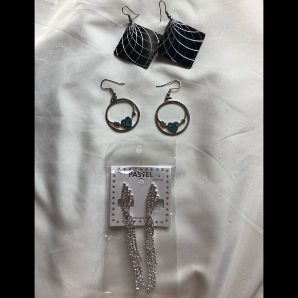 3 for $20 ❤️Bundle of 5 jewelry pieces for $8! - Picture 2 of 6